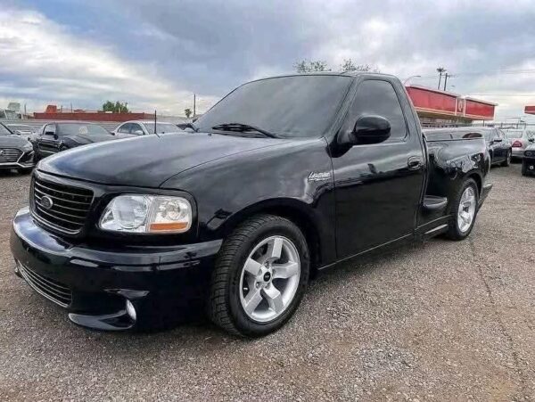 2001 Ford F-150 SVT Lightning - High-Performance Truck for Sale!