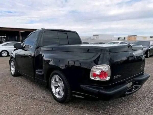 2001 Ford F-150 SVT Lightning - High-Performance Truck for Sale! - Image 6