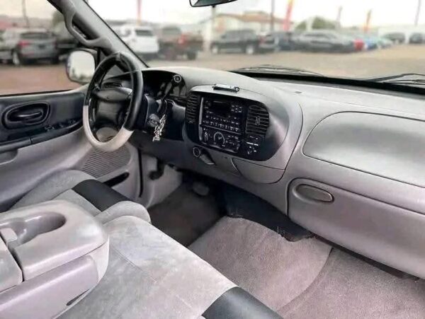 2001 Ford F-150 SVT Lightning - High-Performance Truck for Sale! - Image 7